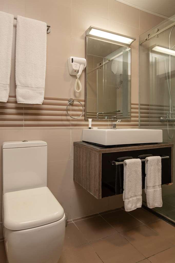 Golden Tulip Dar Es Salaam City Center Hotel Oda fotoğraf