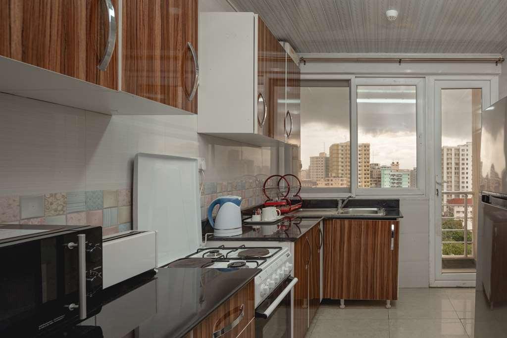 Golden Tulip Dar Es Salaam City Center Hotel Oda fotoğraf